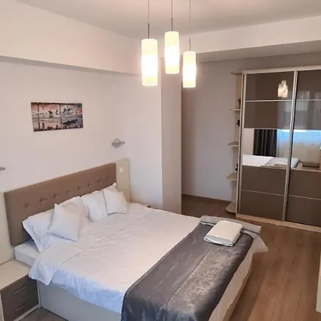 Adamar Plaja Vega * 마마이아